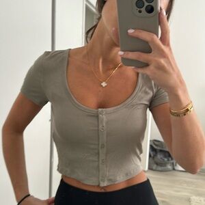 NEVER WORN Sunday Best cropped button up tshirt!